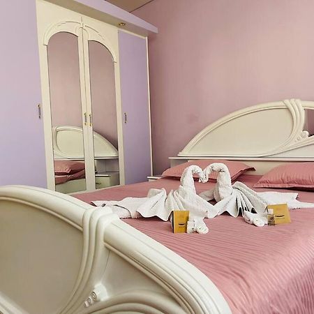 Lavender Luxury Apartment Oradea Exterior foto